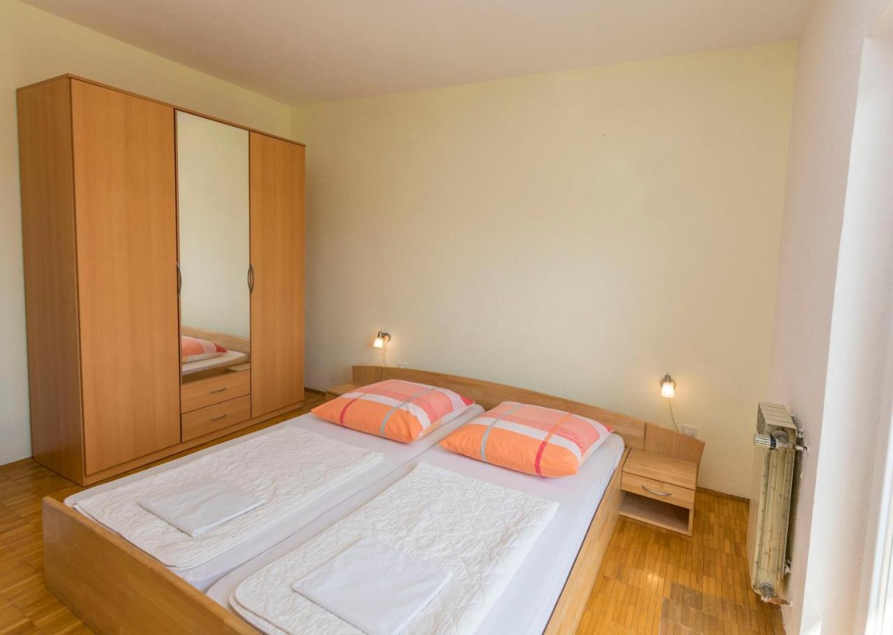 Apartments Jelka Primošten Exteriör bild